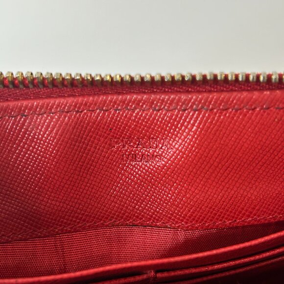 【9.26】 Preowned Prada wallet - Picture 15 of 16